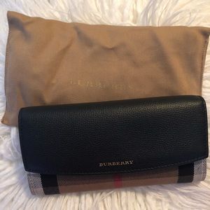 BurberryHouse Check And Leather Continental Wallet